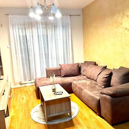 Naki Apartman Lägenhet Podgorica Exteriör bild
