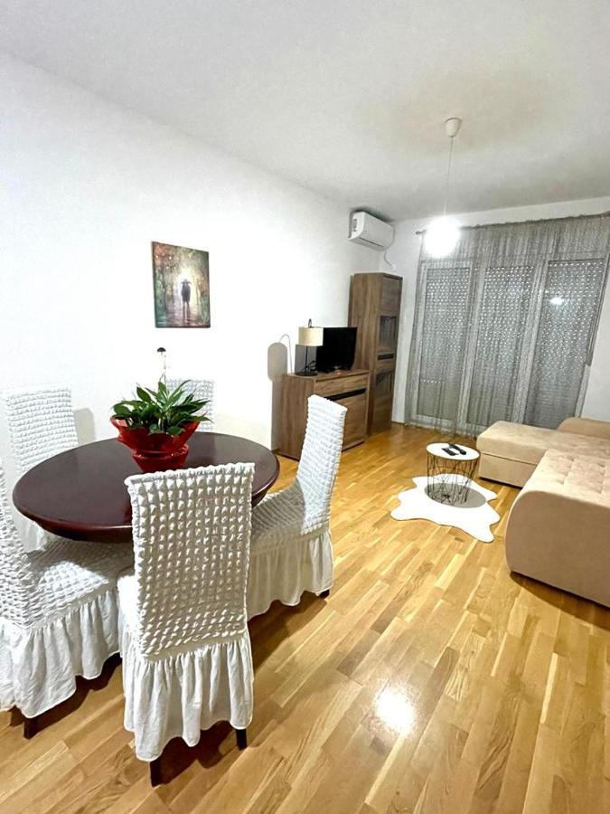 Naki Apartman Lägenhet Podgorica Exteriör bild