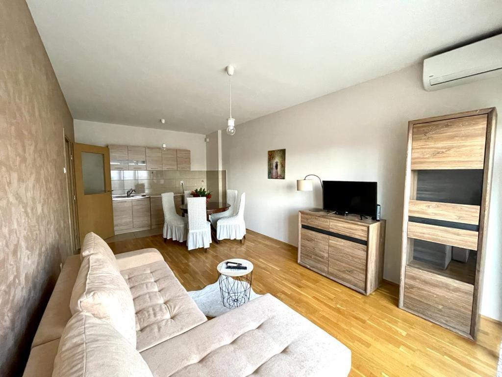 Naki Apartman Lägenhet Podgorica Exteriör bild