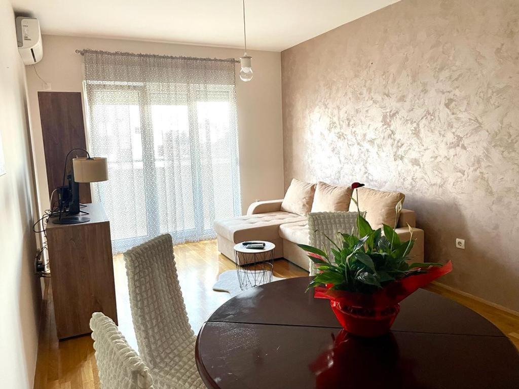 Naki Apartman Lägenhet Podgorica Exteriör bild